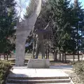 Паметник на Козарев в Добринище