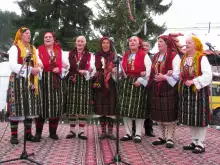 Dobarski Babi Prepare for Pirin Sings