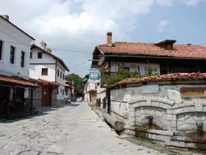 Банско през лятото - Picture По каменните улички на Банско