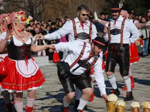 Кукери - Picture Кукерски Фестивал Старчевата в Разлог