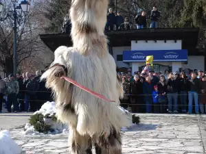 Кукери - Picture Един от типичните за Разлог кукери