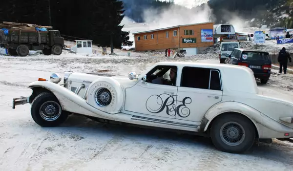 Ретро автомобил в ски зоната